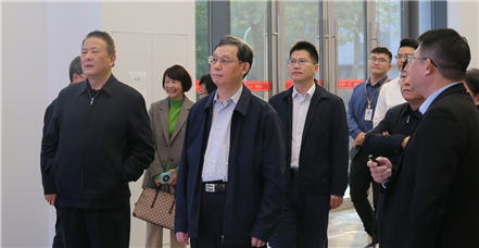 中国法学会副会长、最高法院咨询委员会副主任、最高法院原副院长姜伟一行莅临尊凯时人生就是博集团调研指导